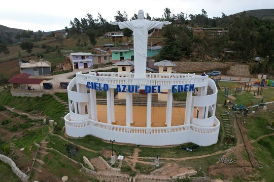 Estatua de Cristo Redentor en la provincia de Celend&iacute;n