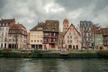 houses near the river in the city