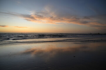 Fototapeta na wymiar Amazing reflection at the beach near sunset