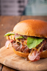 burger artesanal hamburguer freco suculento delicioso 