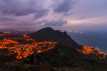 Naklejka premium Teapot Mountain sunset-Taipei, Taiwan