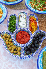 Plat de gastronomie tunisienne à base d'oeufs , de thon rouge, poivron, harissa , huile d'olive et...