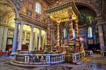 Main altar in Basilica di Santa Maria Maggiore, largest Marian church in Rome. Mosaics in apses are oldest representations of Mary in Christian Late Antiquity. Completed in 1743. - obrazy, fototapety, plakaty