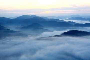 Obraz na płótnie Canvas mountains in the fog