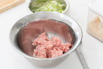 餃子を自宅で手作りする