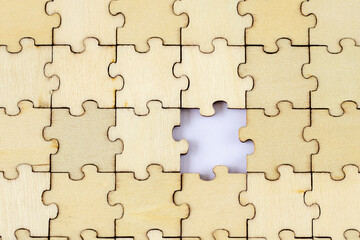 Finalize the case. The missing wooden puzzle.