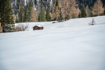 Fototapeta na wymiar Alta Val Badia in winter. The village of La Val surrounded by the Dolomites. 