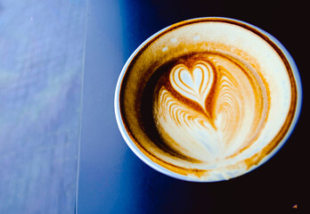 CLOSE UP LATTEE COFFEE CUP