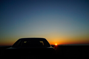Fototapeta na wymiar Sonnenuntergang auf dem Syltshuttle
