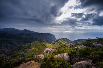 Teno-Gebirge mit La Gomera im Hintergrund, El Palmar, Masca, Teneriffa