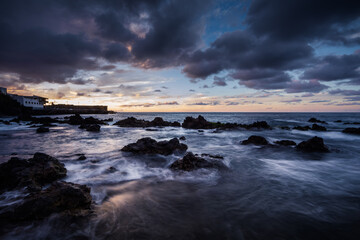 Abenddämmerung an der Playa de San Telmo, Puerto de la Cruz, Teneriffa