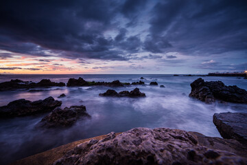 Abenddämmerung an der Playa de San Telmo, Puerto de la Cruz, Teneriffa
