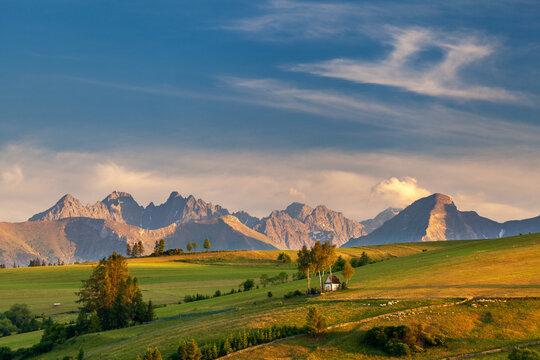 chapel in Kacwin with the Bielskie Tatra Mountains in the background