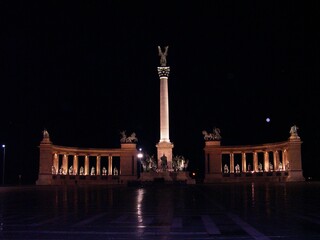 Fototapeta na wymiar Budapest: Piazza degli Eroi