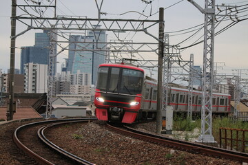 都市近郊を走行する名古屋鉄道