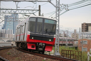 Fototapeta na wymiar 都市近郊を走行する名古屋鉄道