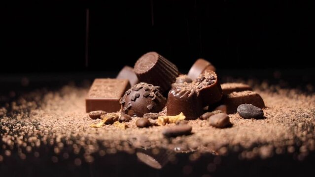 Lluvia de cacao sobre bombones