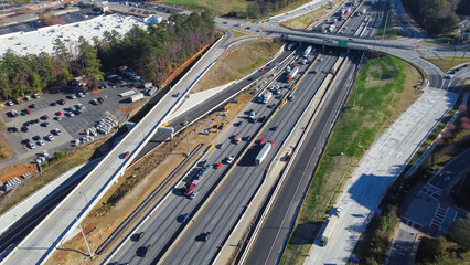 Busy traffic along Highway I-285 (the Perimeter) with under construction service road, bypass near Ashford Dunwoody in midtown Atlanta, Georgia, USA - obrazy, fototapety, plakaty