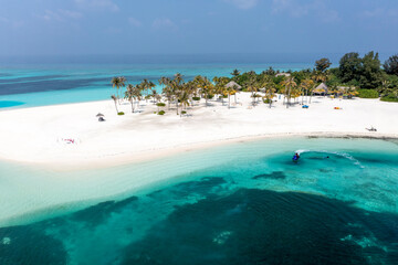 Helikopteransicht, Six Senses Kanuhura Island Resort, mit Stränden und Wasserbungalows, Lhaviyani Atoll, , Malediven, Indischer Ozean