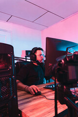 Professional hispanic gamer with headphones and a microphones making a streaming live. © Djavan Rodriguez