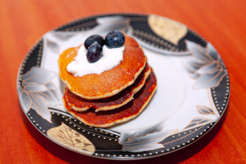 Pancakes with yogurt and berries