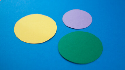 Circulos de cartulina de colores