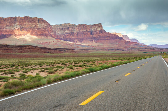 Road and Tall Buttes, Vermilion Cliffs National Monument