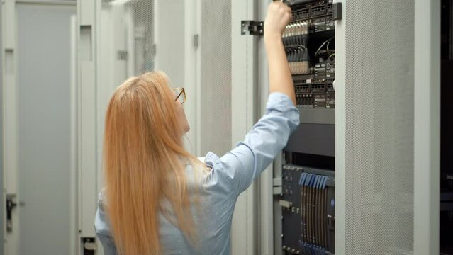 IT security network administrator provides tech support