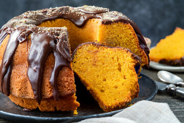 Bolo de cenoura - Brazilian carrot cake with chocolate glaze