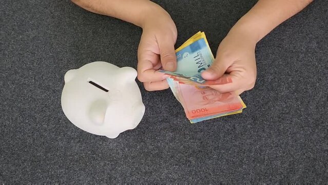 economy and savings in finance with Costa Rican money