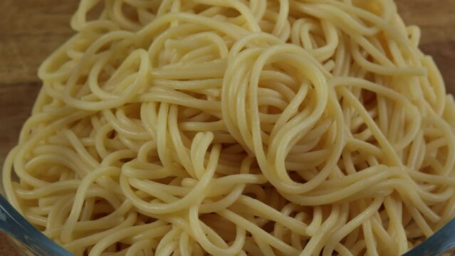sauce tomate m&eacute;lang&eacute; &agrave; un plat de spaghetti