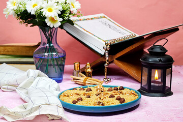 tamina is the name of algerian food is base with semolina and honey, this is a tradition sweet food for mawlid or ramadan