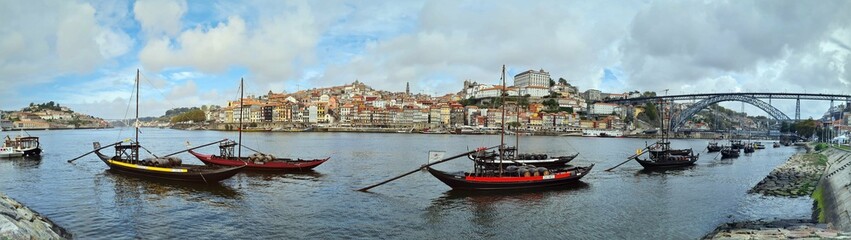 Fototapeta na wymiar Vista da Cidade do Porto a partir de Vila Nova de Gaia