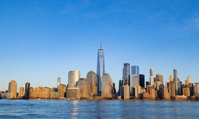 Fototapeta na wymiar Panoramic skyline of Manhattan on a sunny day - street photoraphy