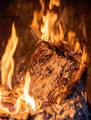 płonąca książka spalająca się w płomieniach ognia - obrazy, fototapety, plakaty