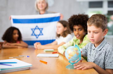 Fototapeta premium Kids learning together about israel in geography class