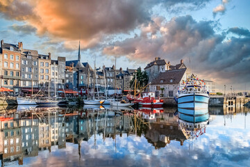 Honfleur, beautiful city in France, the harbor at sunrise, reflection on the river
 - obrazy, fototapety, plakaty