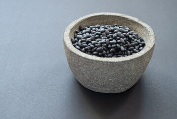 Fototapeta na wymiar black peas on a black background
