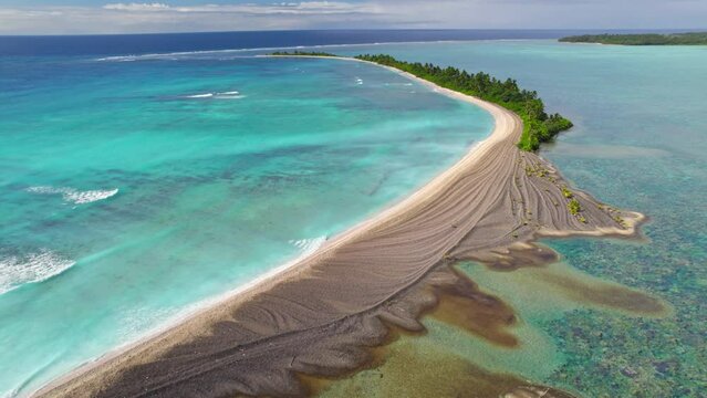 Aerial shot of Barren Island with surrounding coral reef and lagoon, Palmyra Atoll. Pacific Ocean