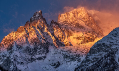 Fototapeta na wymiar Epic sunrise over Mont Blanc