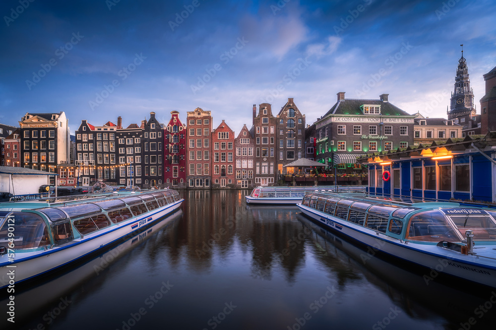 Wall mural Sunset view of the famous historic center with lights, bridges, canals and traditional Dutch houses in Amsterdam, Netherlands