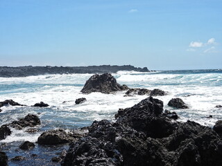Playa de Montaña Bermeja y los Hervideros en Timanfaya, Lanzarote, Islas Canarias
