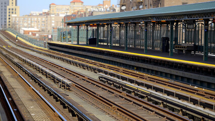 Fototapeta na wymiar Open air subway train station in New York - travel photography