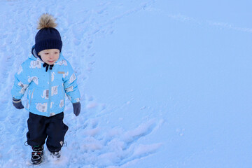 Fototapeta na wymiar little child enjoy playing in snow