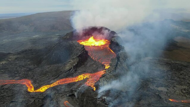 Vulkanausbruch am Fagradalfjall Vulkan - Island - Flug mit Drohne 2