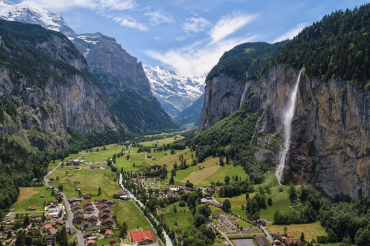 Valley between mountains, Lauterbrunnen, Bern, Switzerland