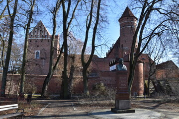 Zamek Kapituły Warmińskiej w Olsztynie wybudowany w połowie XIV wieku w stylu gotyckim.