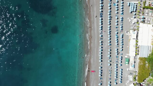 Vue a&eacute;rienne vid&eacute;o drone Positano plage Italie