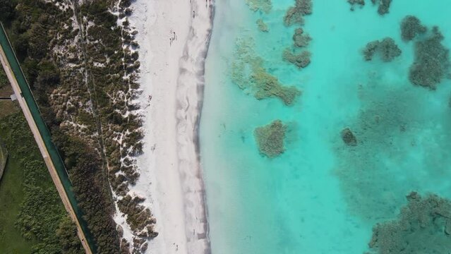 Spiaggia Bianca Rosignano Italie plage drone vid&eacute;o view