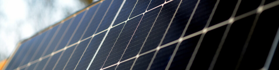 Design Banner mit Fotovoltaik Solar Panel für nachhaltig durch Energieberater kalkulierbare...
